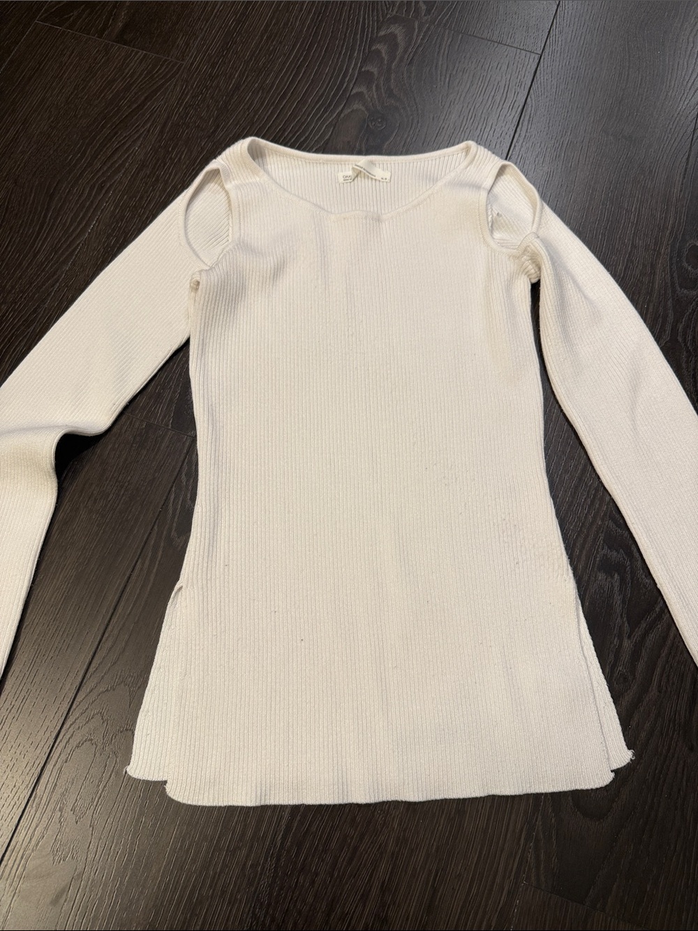 OAK + FORT Cream Ribbed Cold-Shoulder Long Sleeve Top